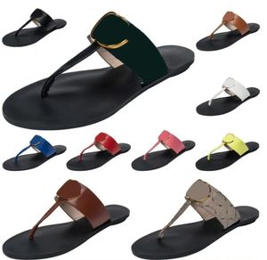 Zapatillas clásicas para mujeres de dos letras flip-flops diseñador zapatillas planas zapatillas de playa al aire libre sandalias casuales sandalias al por mayor