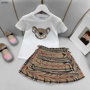 Classics Princess Robe Summer Girls Tracksuit Baby Clothes Taille 100-160 cm Kids T-shirt et Khaki Plaid Pattern jupe 24MA