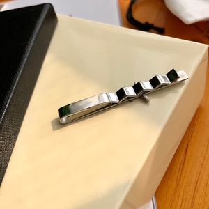 Clips M03 Diseñador Clip de corbata Titanio Acero Metal Moda Aceros Plata Lazos Pasadores Hebilla de barra con caja