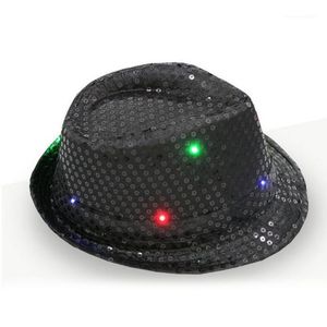 Cloches Unisex LED intermitente Sombrero de lentejuelas Iluminar Fancy Dance Party Stage Caps Flat Top Fisherman Capes Vintage Magic Gorro Pescador1