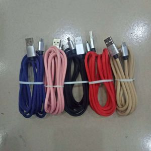 Ligne de tresse en tissu 2 m Ligne de données Android Charge flash Charge rapide haute vitesse Chargeur de téléphone portable USB Ligne de charge multi-têtes trois en un