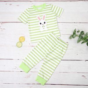 Conjuntos de ropa 18T Happy Easter Summer Boy Set Ropa 2 piezas Trajes con lindos dibujos animados Conejo Bordado Moda Trajes verdes Pantalones largos a rayas W230210