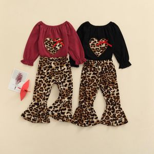 Conjuntos de ropa de otoño, 2 uds., Tops para niñas pequeñas, pantalones de leopardo, camisa de manga larga con cuello redondo y corazón para niños, trajes de pierna ancha con volantes