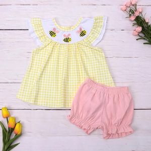 Conjuntos de ropa Bebé Niños Algodón Manga corta Camiseta de celosía amarilla Conjunto Cuello redondo Abeja Bordado Chica Top Ropa y pantalones cortos rosa Traje