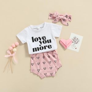 Conjuntos de ropa Moda para bebés pequeños, ropa de verano, trajes, camisetas de manga corta con estampado de letras lindas + pantalones cortos de cintura alta con corazón + sombreros