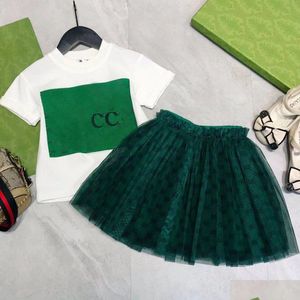 Ensembles de vêtements Designer de luxe T-shirt pour enfants Jupe en voile Mode Marque britannique Trésors pour enfants d'été et filles coton capuche en deux pièces DH5LZ