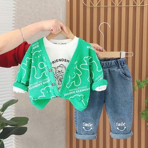 Ensembles de vêtements Printemps bébé lettre costume à manches longues 0-5 ans enfants tricot cardigan jeans trois pièces simple sportswear 231019