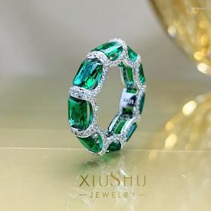 Bagues de cluster 925 Bague en argent Femme Diamant vert Plein à la mode et personnalisé Bijoux de mariage haut de gamme en gros