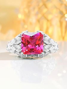 Bagues de cluster Bague de saphir rouge rose artificielle pour femmes 925 Argent importé diamant à haute teneur en carbone Princess Fang d'Europe et d'Amérique