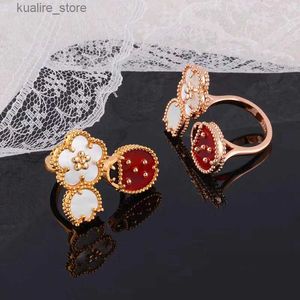 Bagues de cluster Mode haut de gamme européenne et américaine Fritillaria Lucky Plum Blossom Sept étoiles Bague d'ouverture Rétro Niche Bijoux Marque L240315