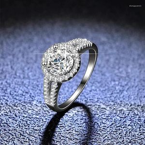 Cluster anneaux Quke 1CT réel réel Moisanite Diamond Ring Round V Fonds Pure S925 Sterling Silver For Women Wedding Fine Bijoux