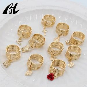 Anneaux de cluster Couleur solide Multi-anneau Clover Bijoux religieux Oro Laminado 14k Mariposa Semanario Bague en couches d'or