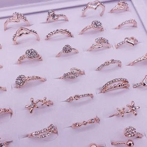 Bagues de cluster en gros 10pcs / lot mélange styles mode cristal strass pour femmes vintage mince alliage doigt tendance bijoux cadeau