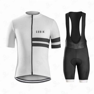 Cobik Team Uniform Cycling Jersey Set Summer Summer Shirts Shirts Men Bib short Suit Breashable Road Bike Kit Bicycle Clothing 240416