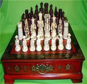 Jeu d'échecs vintage 32 avec table basse en bois01370168