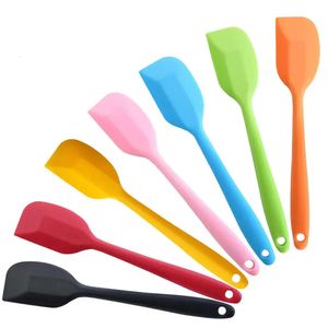 Herramientas antiadherentes de color Múltiples utensilios de cocina de silicona resistentes al calor Espátula para hornear suave no deformable Cpa5664 1110