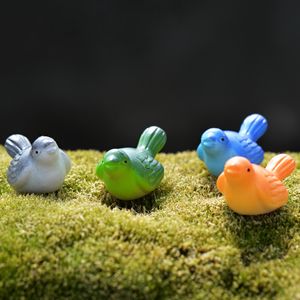 Oiseaux artificiels colorés articles de nouveauté fée jardin miniatures mousse terrariums résine artisanat pour bricolage décorations pour la maison accessoires 4 couleurs