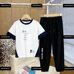 Confort Survêtements Enfants Vêtements Enfant Designer Ensembles Bébé Livraison gratuite 2pcs Lettre imprimée col rond T-shirt et pantalon à lacets