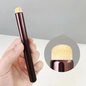 Brosse de maquillage du correcteur petit brossage des yeux de brosse sombre Brosse mélangeur Brusque Brosse de brosse à lèvres Brosse de maquille