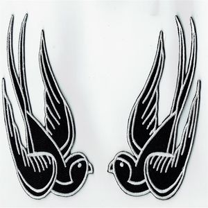 Cool Black Tattoo Sparrow Swallow Parche bordado de hierro en la motocicleta Biker Patch Iron On Clothing Emo Punk Patch 4 25 2 6283g