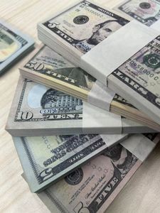 Copiar dinero real 1: 2 Tamaño MEJOR Suministros para fiestas Piezas altas / paquete Americano 100 Barra libre Moneda Papel Dólar Atmósfera Calidad Accesorios WSOA