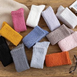 Calcetines de felpa de lana Coral para invierno, calcetines largos cálidos para mujer, calcetín grueso hasta el muslo de Color caramelo