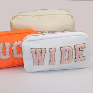 Bolsas de cosméticos, estuches personalizados con letras coloridas, bolsa de maquillaje con bordado rosa, bolsa de aseo de viaje de nailon impermeable para novia, cosmética