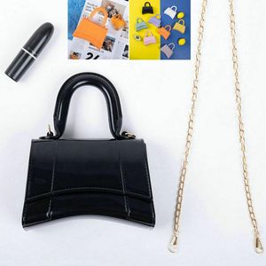 Bolsas de cosméticos Estuches Bolsa de lujo Lady 2022 Cadena portátil Jelly Purse Shoulder Messenger Mini Color sólido brillante Chica WalletsCosmetic