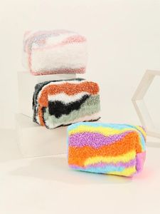 Bolsas de cosméticos en stock, bolsa de felpa multicolor, bolsa portátil duradera, parche con letras para mujer, maquillaje DIY, artículos de tocador grandes para adolescentes