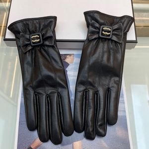 Gants de créateur en cuir de coton Marque de marque CLetter Inlay Gants de perles Chaud Cyclisme Rembourré Chaleur Femmes Gants Cadeau de Noël Style Très Agréable