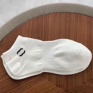 Chaussettes en coton femmes hommes classique respirant noir blanc mélange Football basket-ball sport chaussette concepteur luxe décontracté confort chaussette