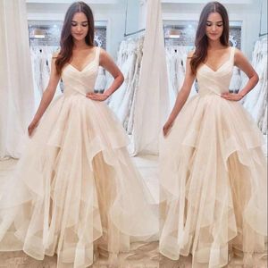 Country New Cheap A Line Wedding Vestes de boda Summer Spaghetti Straps V Cuello Tulle Tulle Plus Size Ball Gown Formal Brid308c