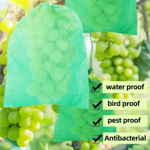 Cubiertas 100PCS Bolsas de protección de frutas de jardín Uva Manzana Tela no tejida Transpirable Antibird Pocket Control de plagas