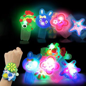 Creative Cartoon LED Montre flash Poignet bracelet lumière petits cadeaux enfants jouets vente en gros décrochage marchandises jouets de Noël C4778