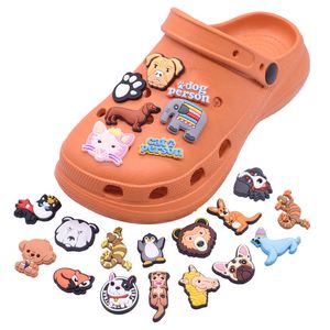 Crocs PVC dessin animé chaussures breloques Kawaii chat renard Lion chien tigre mouton lapin Dragon cheval Koala Silicone Crocs pantoufle accessoires