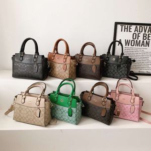 Cross Body For Women With a Sense of Luxury, Niche Print, 2024 Fashion New Designer Tote Bag 78% Rebot Store Wholesale