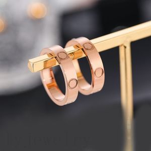 Bagues de fiançailles en cristal pour les femmes bague de créateur à la mode rétro unique plaqué argent bijoux de luxe femme saint valentin hommes bague hip hop mode C23