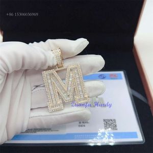 Bijoux personnalisés VVS Baguette diamant Cage arrière Hip Hop Bling lettre initiale M pendentif Moissanite glacé