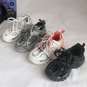 Zapatos de diseñador de lujo personalizados Pista y campo 3.0 zapatillas de deporte Hombre Plataforma Casual Blanco Negro Red Nylon Impreso Cuero Zapatos deportivos Triple S Cinturones 36-45 Y01