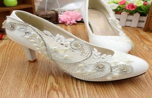 Chaussures de mariage de mariée sur mesure 2021 plates-formes chaton High Heel Lace Pearls Crystals White Party Shoes for Brides Bridesmaid Roun7085506