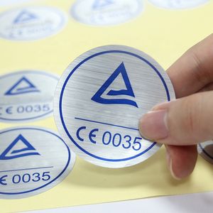 Étiquettes adhésives personnalisées de logo de satin d'argent de brosse Autocollants de décoration de logo d'emballage d'auto-scellage imprimés par effet en métal sur le rectangle de cercle