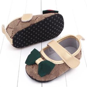 Cute Baby First Walkers Niños Niñas Zapatillas Bowknot Toddlers Infant Prewalker Zapatos de suela blanda Zapatos de diseñador para niños