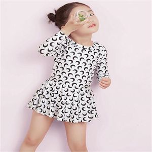 Mignon enfants filles une pièce maillots de bain enfant bébé Bikini sans manches maillot de bain lune imprimé enfants vêtements de plage combinaison vêtements