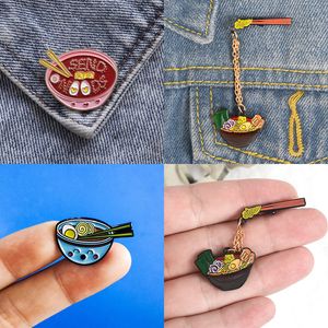 Broches alfileres para mujeres lindo pequeño cuenco de fideos forma divertido esmalte Navidad camisa vaquera decoración broche Pin Metal Kawaii insignia joyería de moda