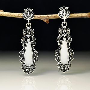 Pendientes colgantes de araña Vintage para mujer, Color plata antigua, concha blanca, piedra en forma de lágrima, flor, Metal, cristal negro, joyería colgante