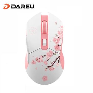 Dareu Dual modes Gamer Mouse RGB 24g Wireless Wired Gaming Mice Build 930mAh Rechargeging Battery with Macro Set for PC ordinateur portable 240419