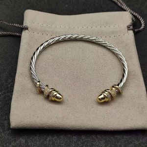 Diseñador David Yurma Joyas Dy Gold Gold Diamond Heavy Bucle Open Bracelet adecuado para usar con una circunferencia a mano