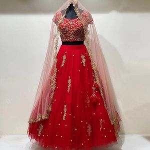 De vestido Fiesta Boda Red Indian Robes de soirée deux pièces Shaadisaga Applique trois pièces Robe de bal avec enveloppe