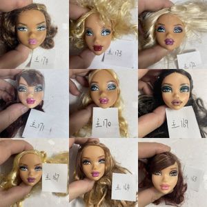 Jouet de décompression 1/6 27cm Doll Barbi Head Gift For Girl Collection jouet avec cheveux Baby Head Make-up Old Unique Barbi Mosa 230817