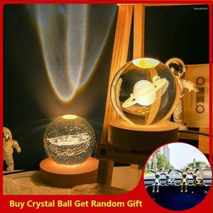 Figurines décoratines Boule cristalline de Noël 3D Lumineuse Snowball Night Light Ornement Salle Decoration esthétique Décoration de bureau Decor anniversaire